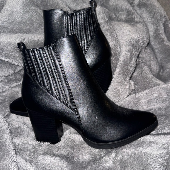 Top Moda black heeled booties - size 10 - Picture 1 of 6